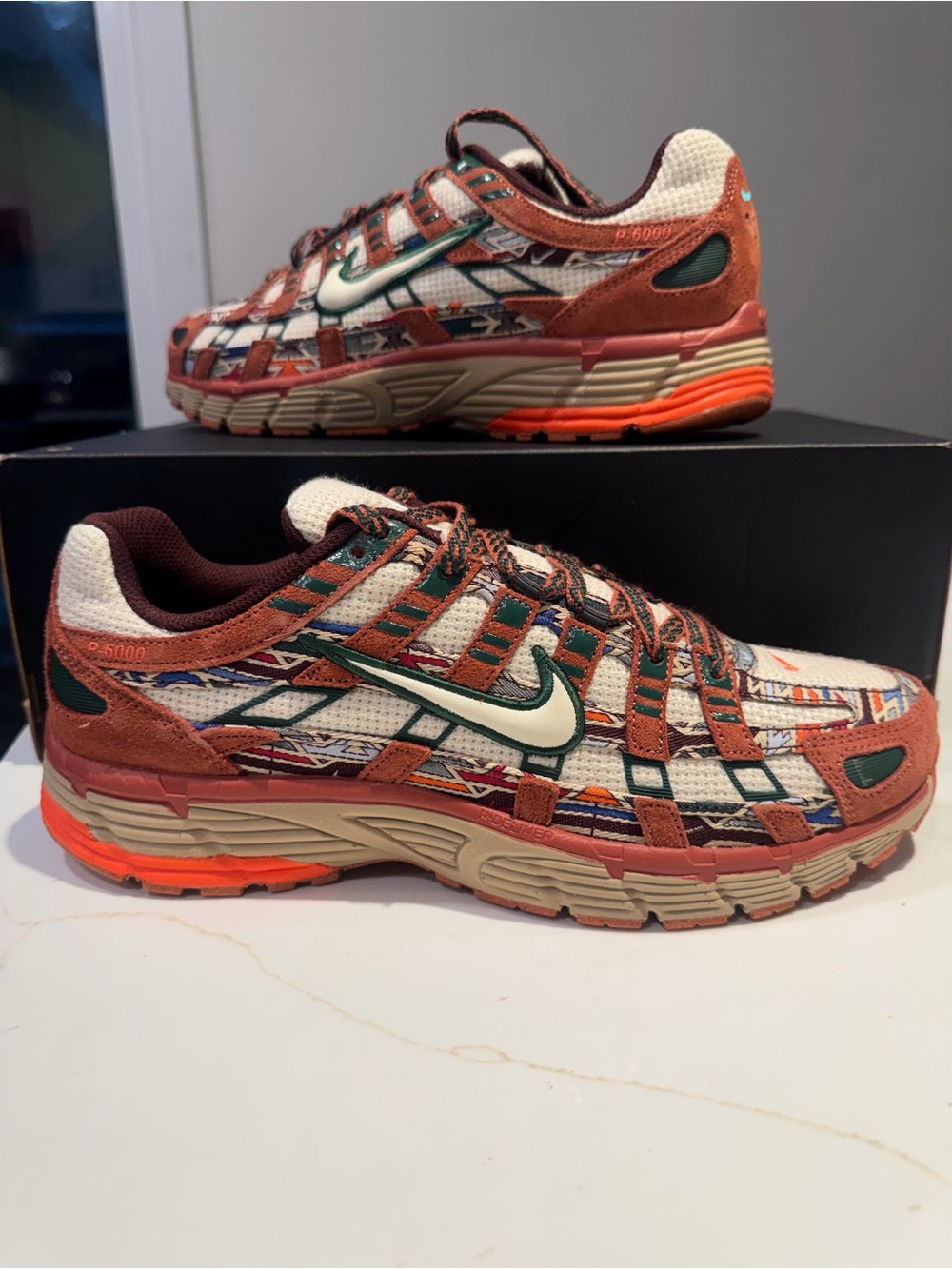 Nike Multicolor Trail Runners with Green Swoosh and Rust Overlays - Picture 3 of 10